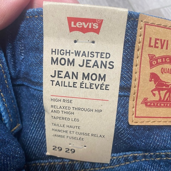 Levi’s Mom Jeans - Picture 4 of 4